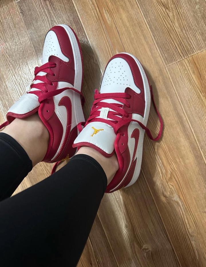 Продам найк кеды заказывала через байера новые размер 39 25 см по стельке