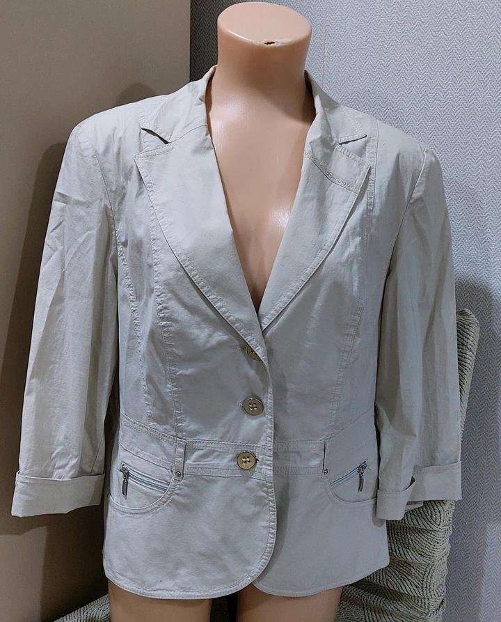 Светлый пиджак от бренда Gerry Weber