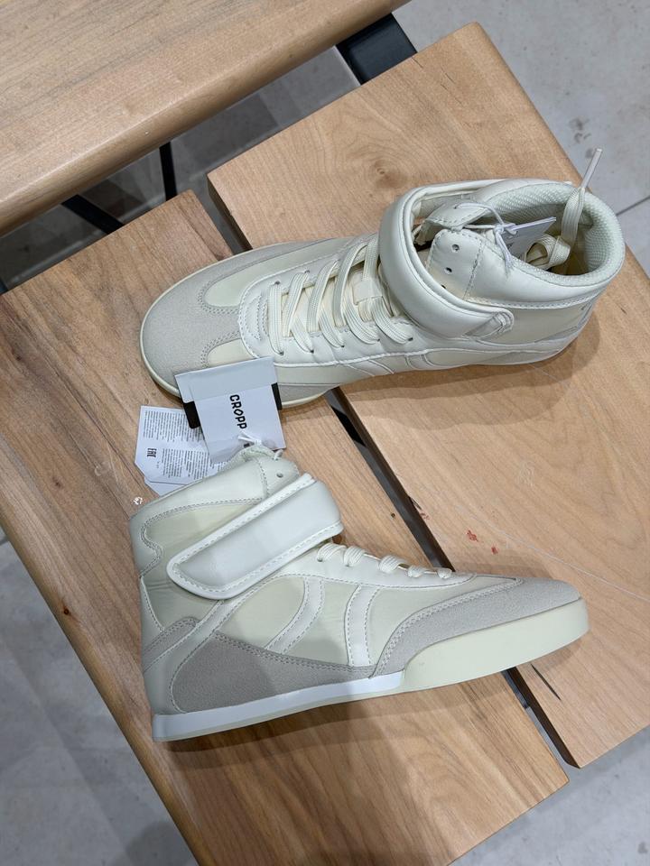 Кроссовки женские