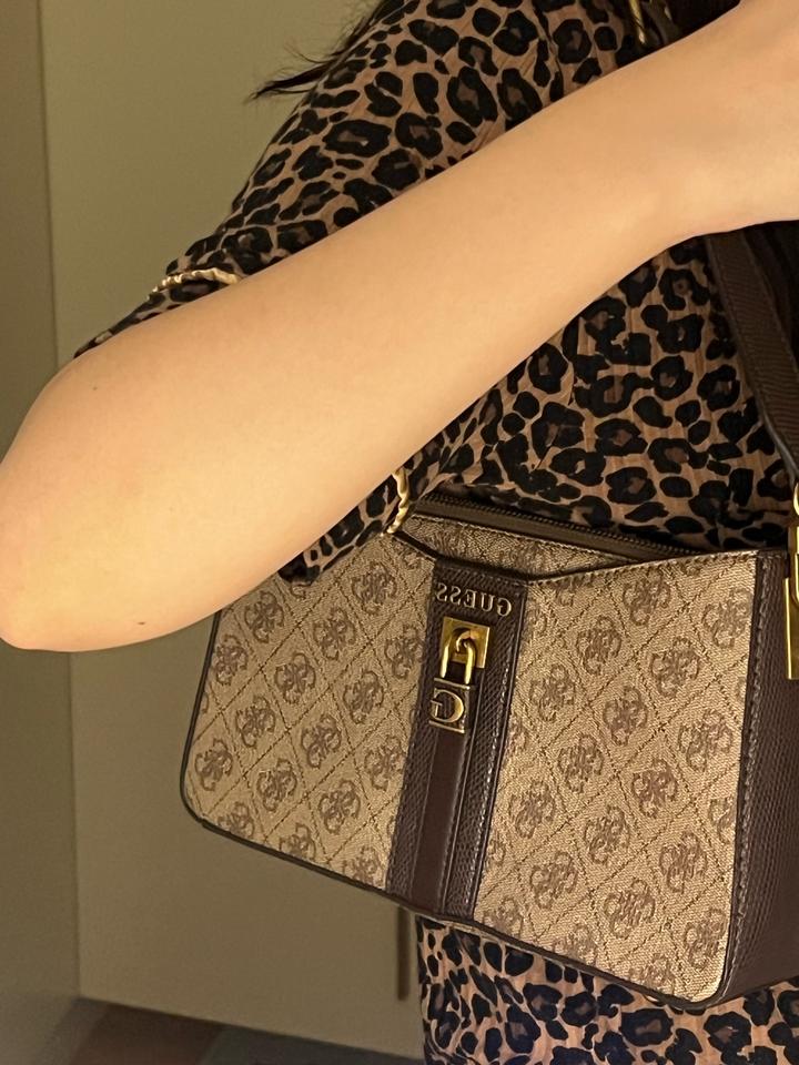 Сумка багет от guess