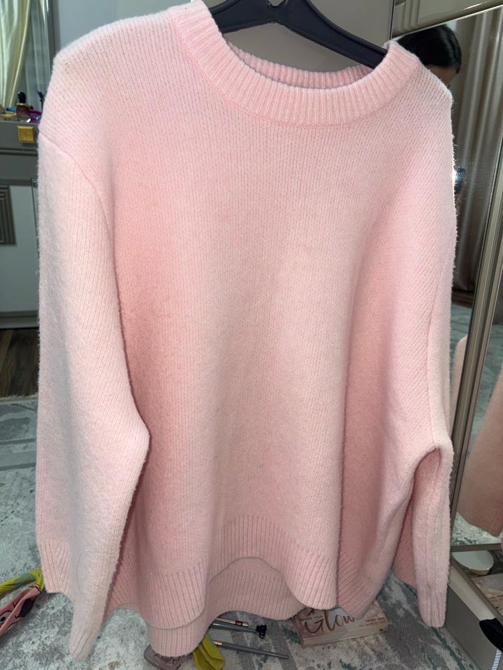 Розовый свитер от европейского бренда primark