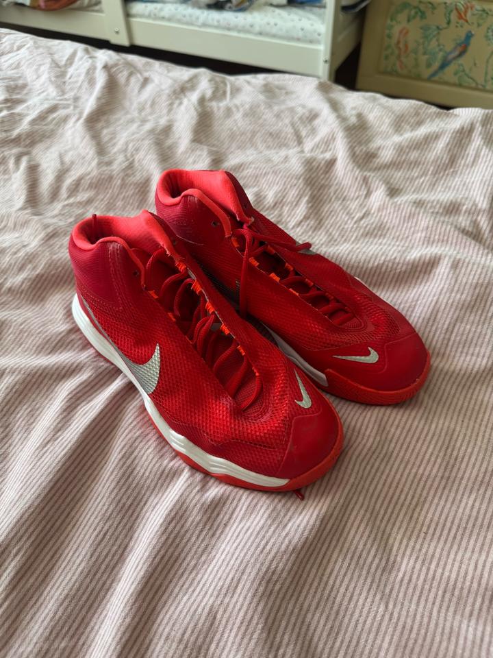 Красовки Nike ,красные,баскетбольные .оригинал