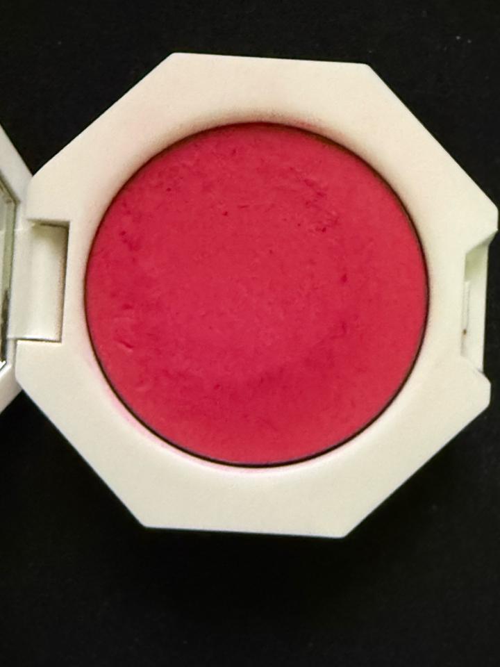 Румяна Fenty Beauty в оттенке «Crush on Cupid» (04)