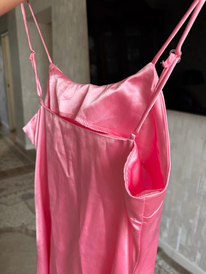 Платье атласное розовое