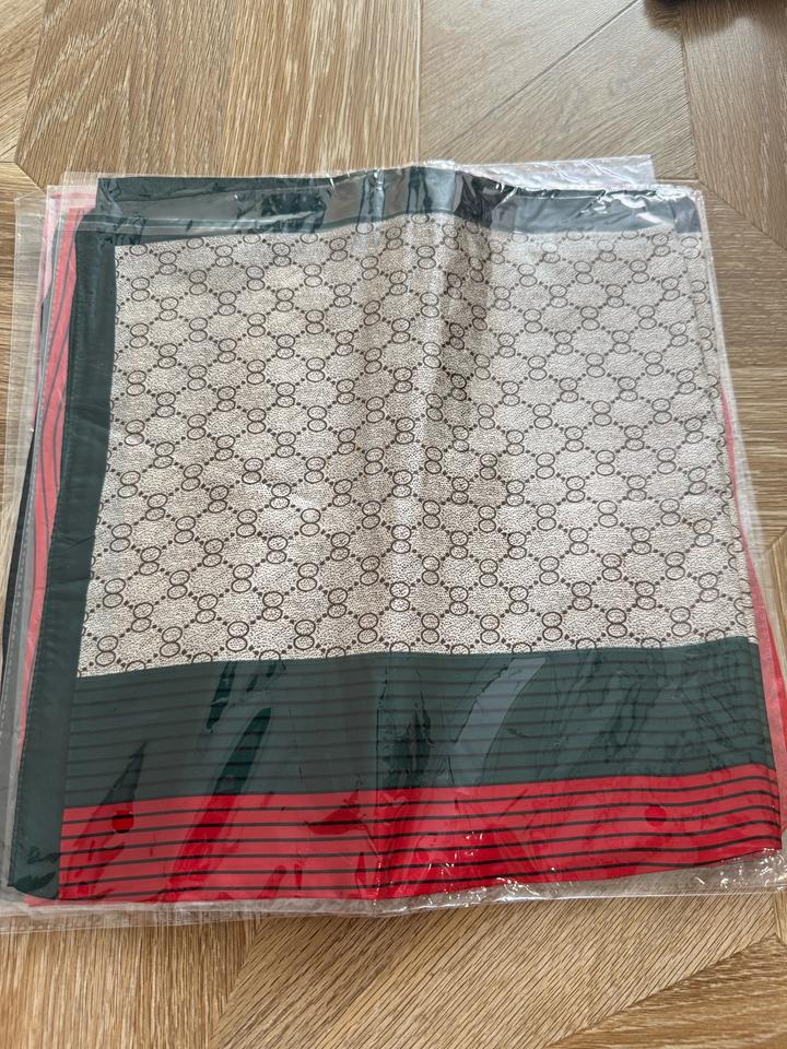 Платок красный 58см на 58см. Разные расцветки