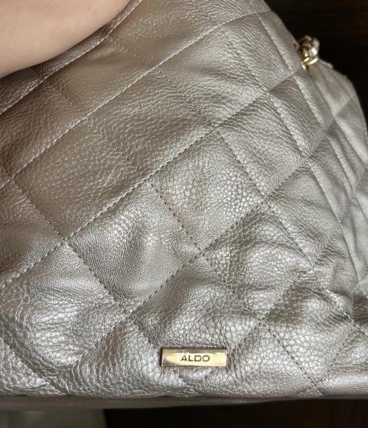 Золотистая сумка Aldo