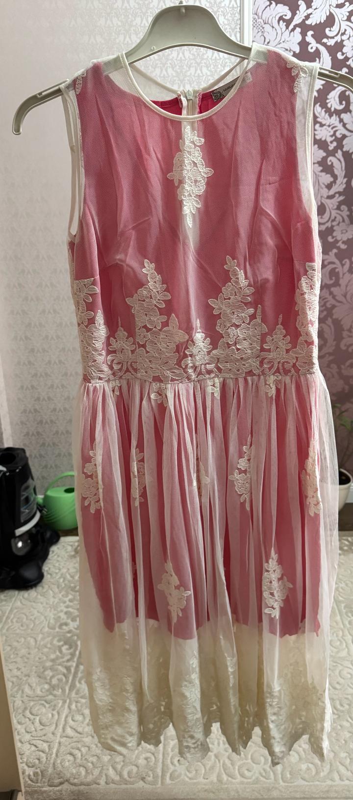 бело-розовое нежное платье