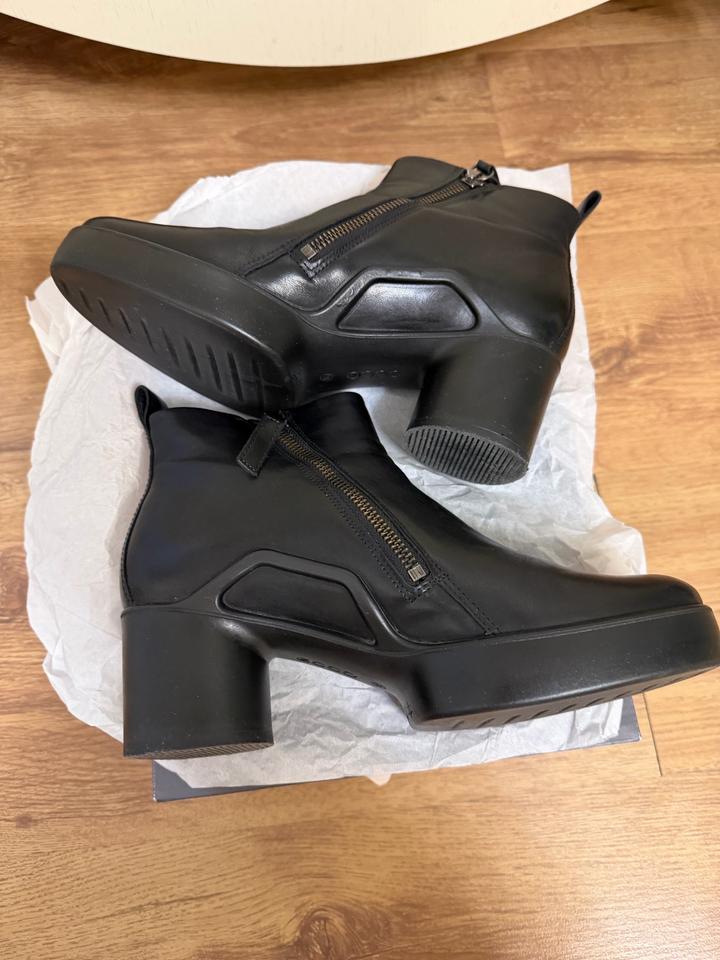 Женские полусапожки ECCO Shape Sculpted Motion 55