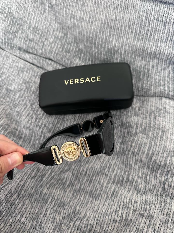 Стильные очки Versace
