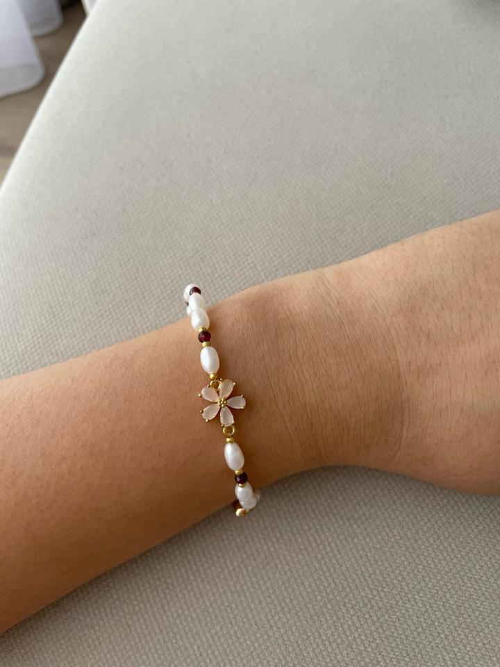 Браслет с натуральным жемчугом и гранатом 🌸