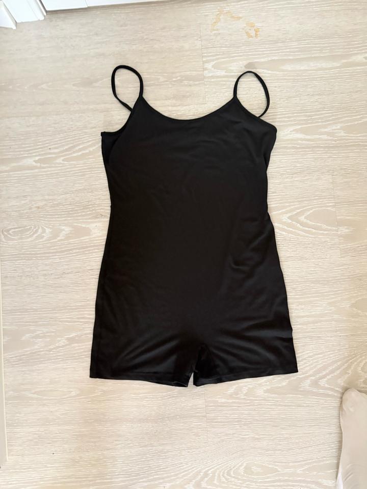 Черный комбинезон