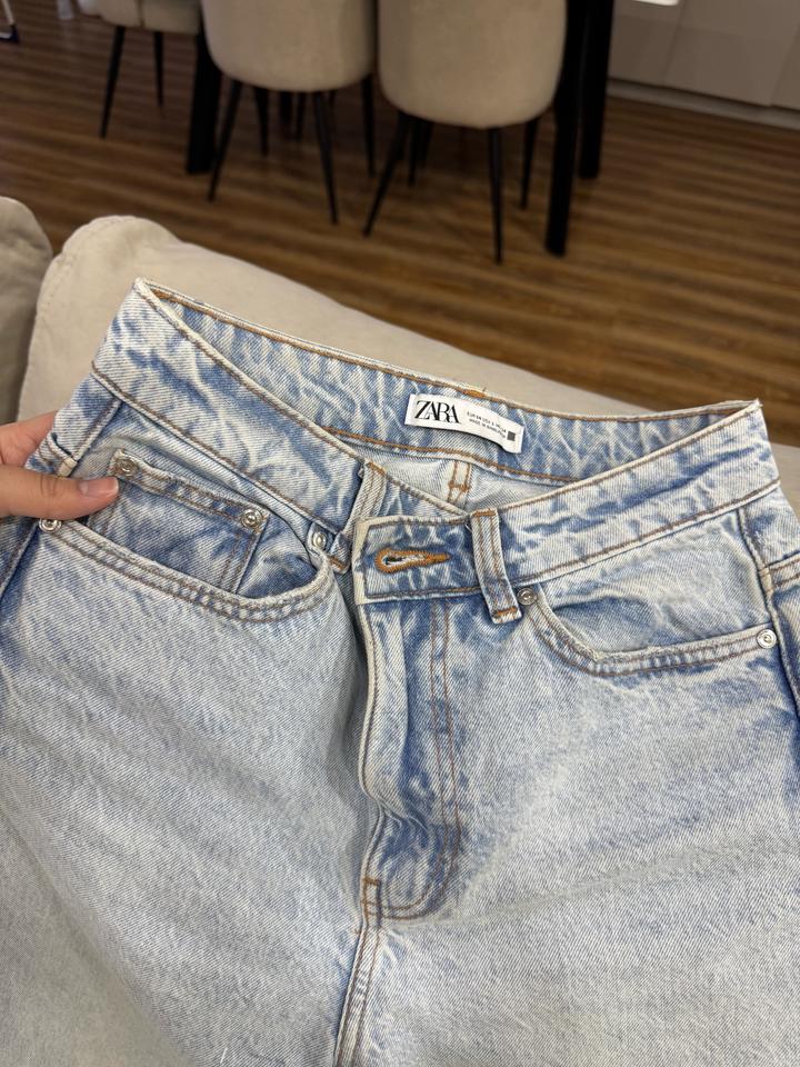 синие джинсы