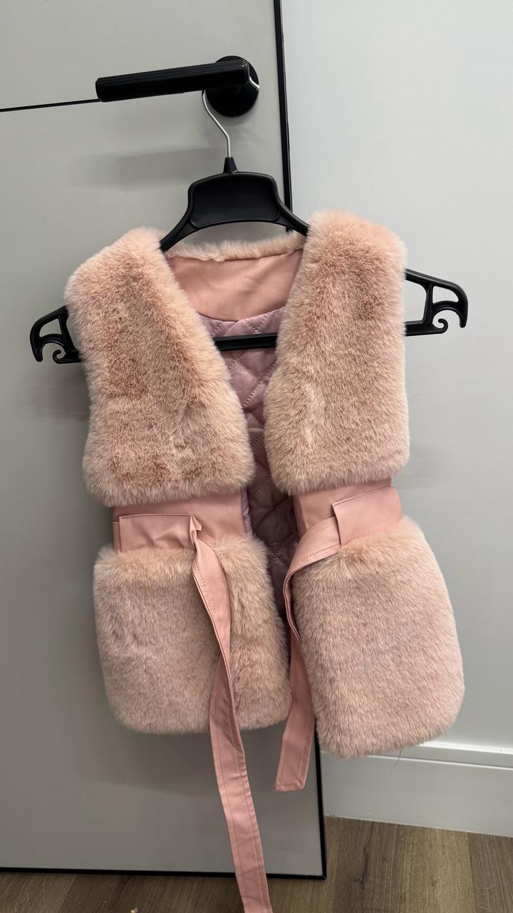 Меховая жилетка
