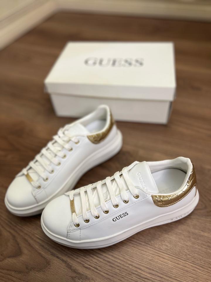 Кроссовки Guess