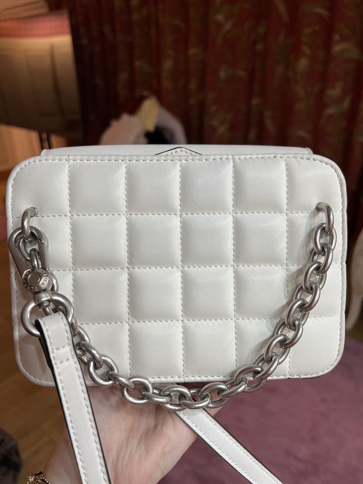 Белая сумка Charles & Keith