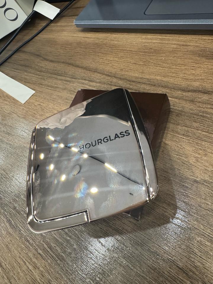 Hourglass бронзер