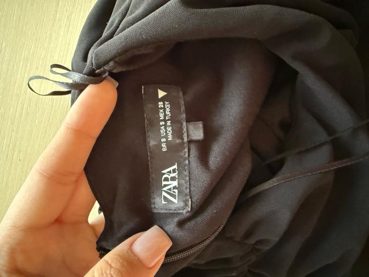 Чёрное мини-платье Zara