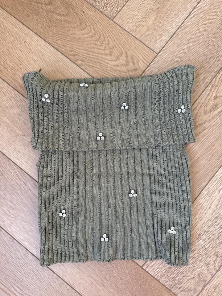 Топ Zara с открытыми плечами и камнями