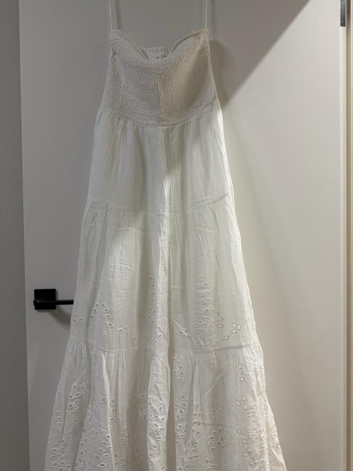 Белое платье