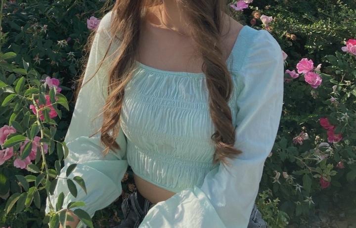 Топик фисташкового цвета