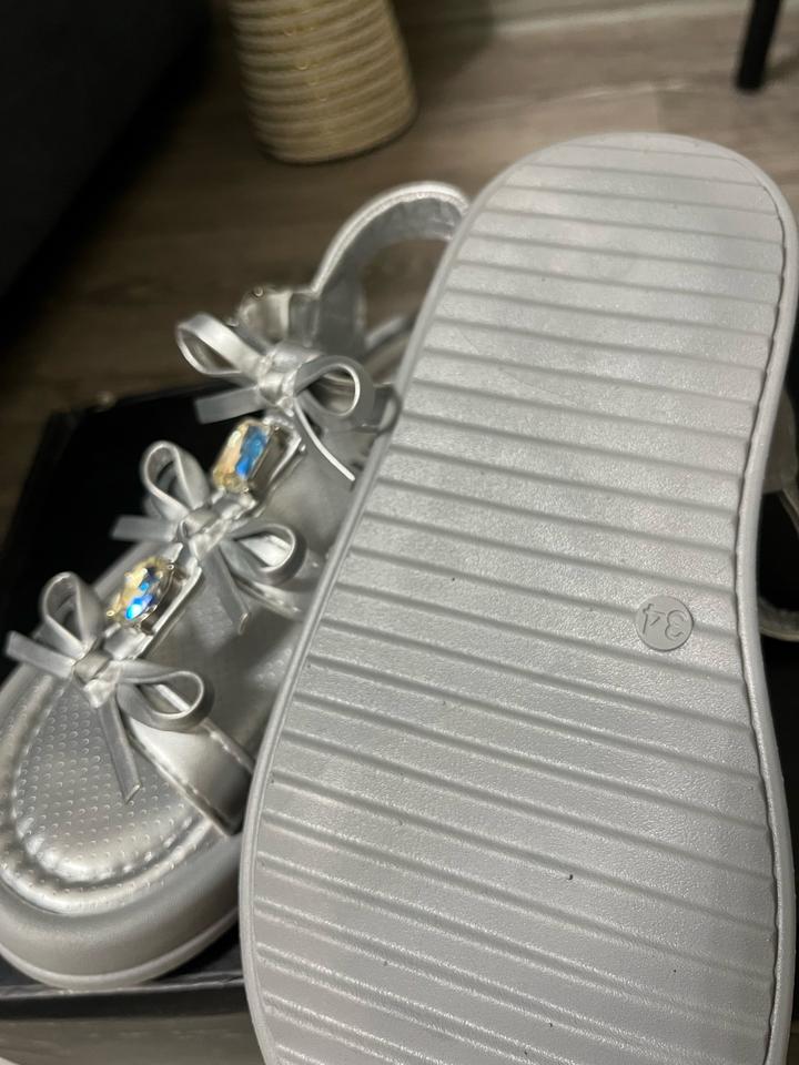 Новые сандали 34р