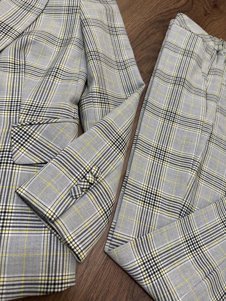 Брючный костюм