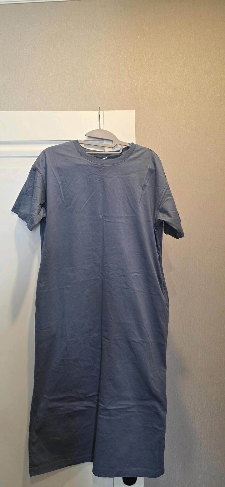 Базовое платье на каждый день Uniqlo