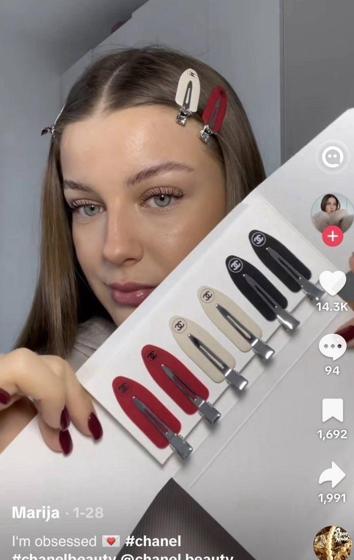 Заколки Chanel Beaute