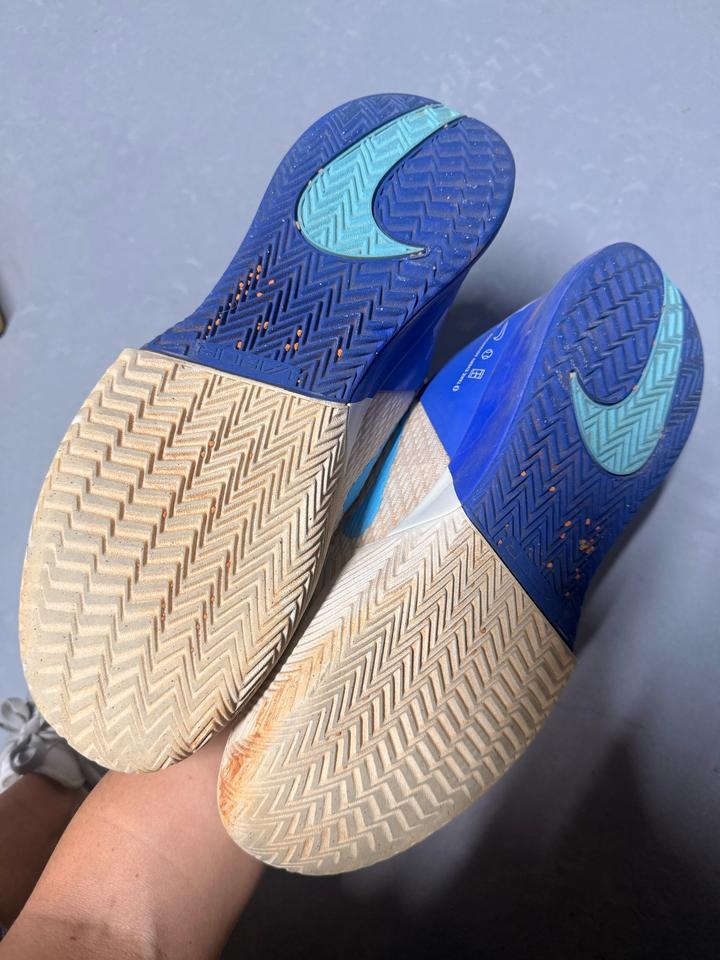 Теннисные кроссовки nike грунт