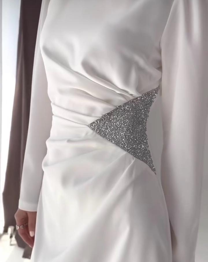 Белое вечернее платье