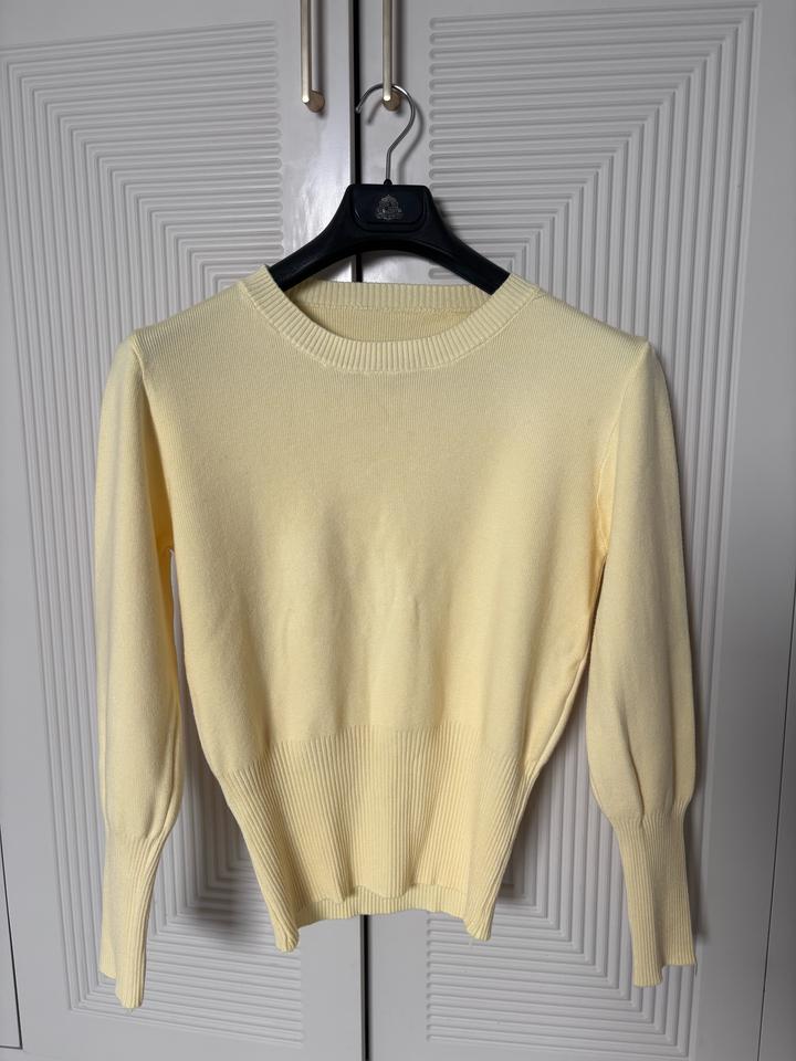 приталенная кофта, нежно желтого цвета