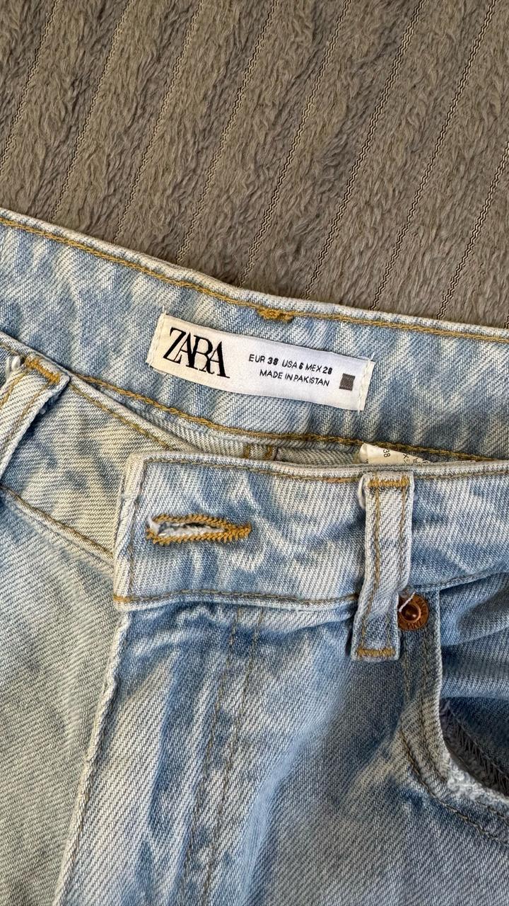 Голубые джинсы Zara