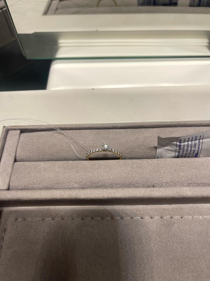 Кольцо золотое с бриллиантом