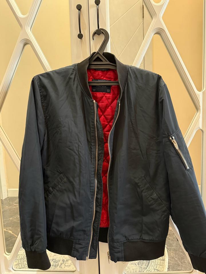 Мужской бомбер от Zara