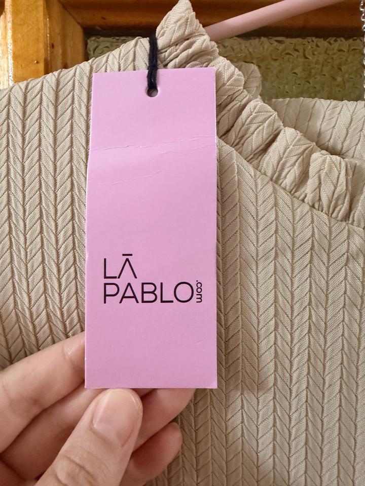 Бежевое платье в пол