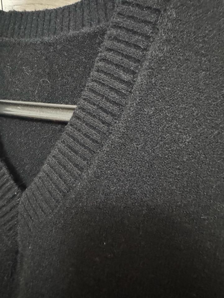 Жилетка черная шерстяная