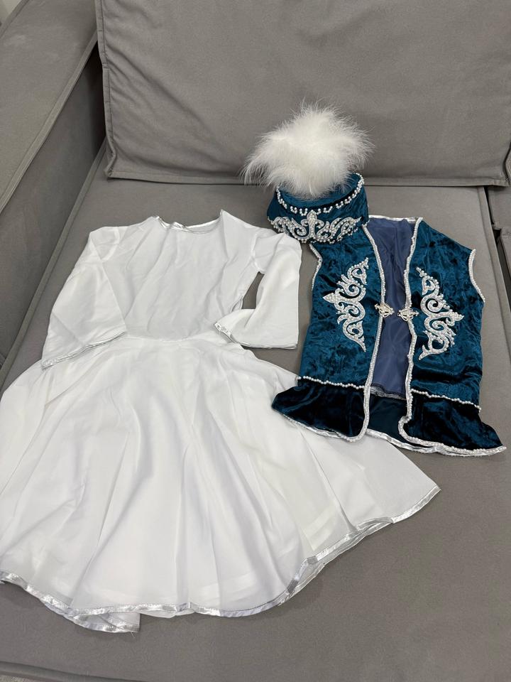 Казахский костюм в подарок красная жилетка