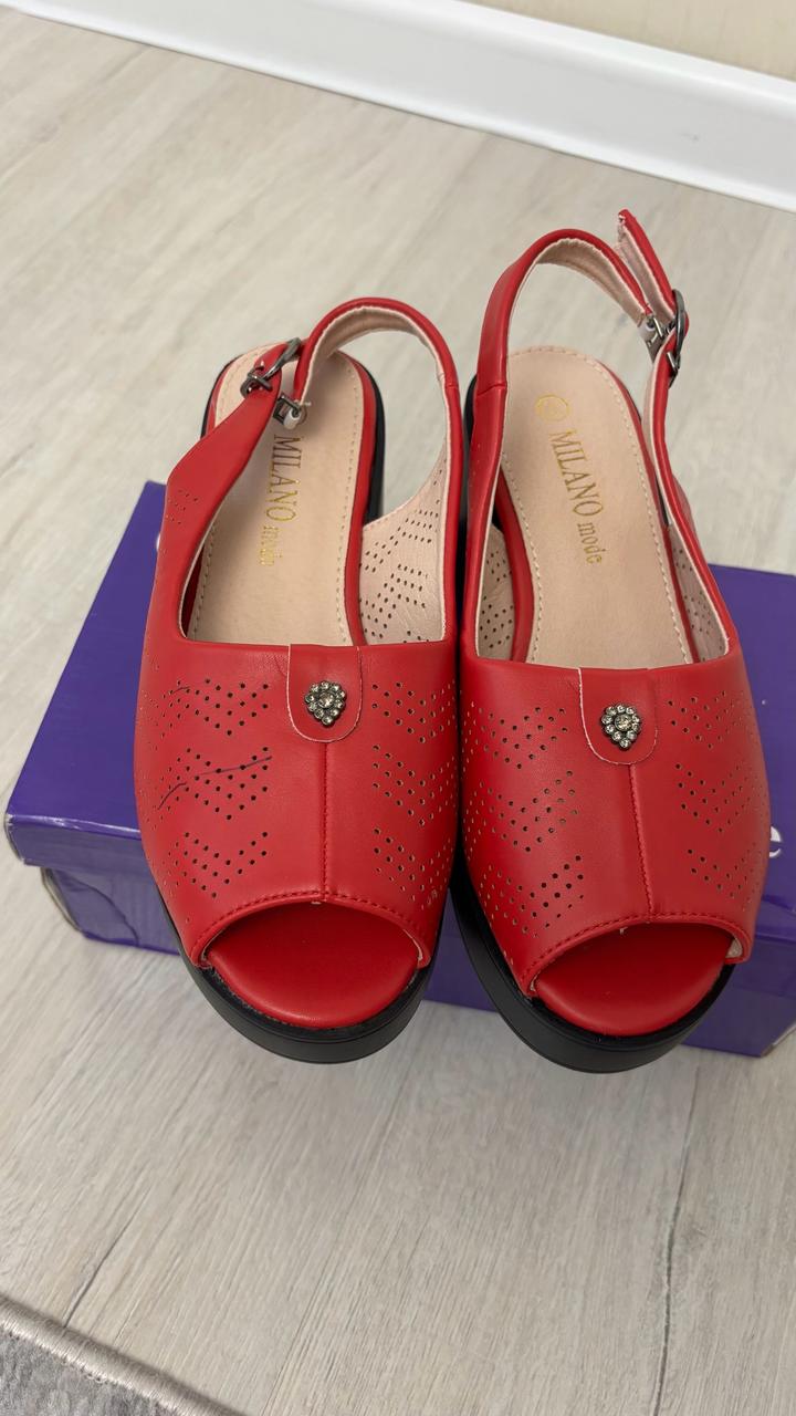 Красная босоножка от MILANO mode