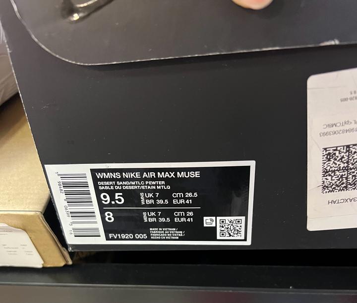 Женские кроссовки Nike
