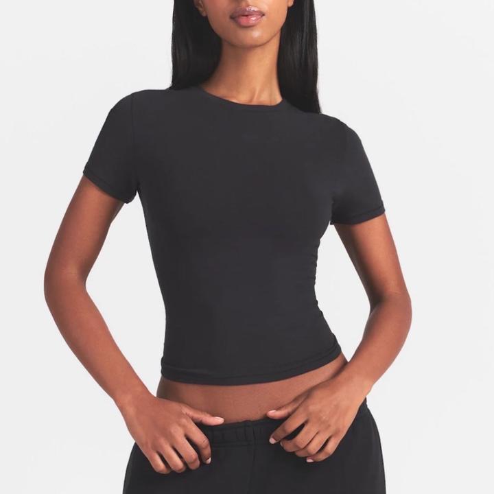 футболка Skims