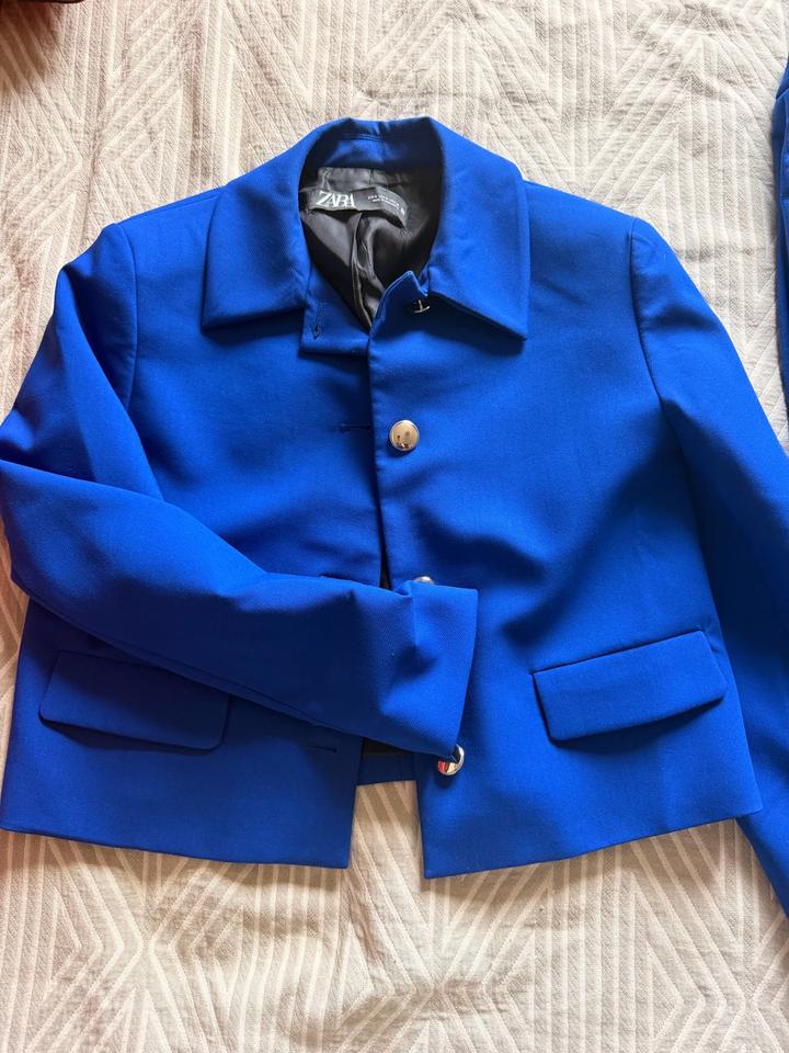Костюм Zara. Размер 38, M, рост 155-160. Цвет синий, состояние хорошое