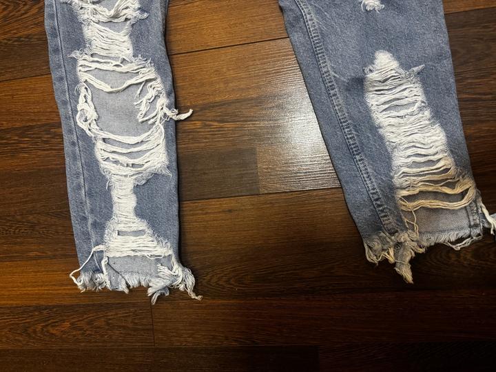 Стильные рваные джинсы PINK AIR