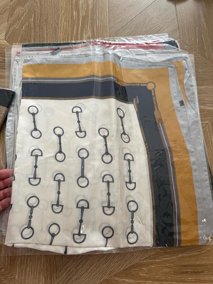 Платок красный 58см на 58см. Разные расцветки