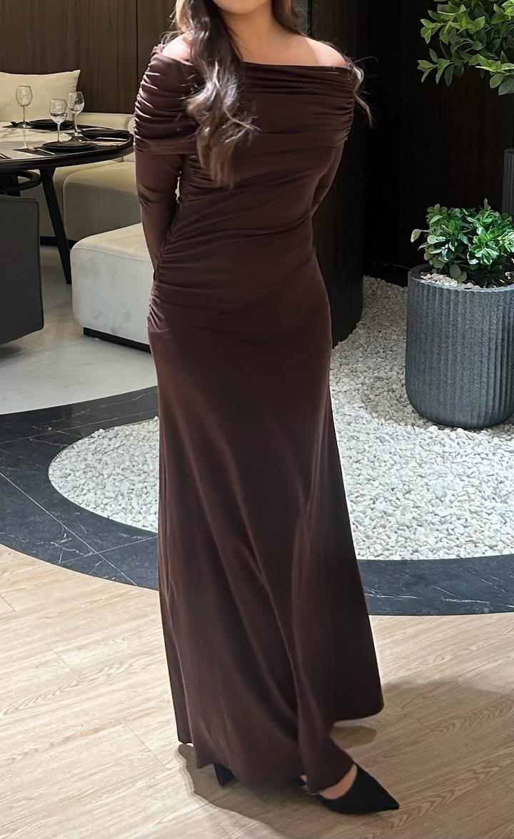 Трикотажное коричневое платье