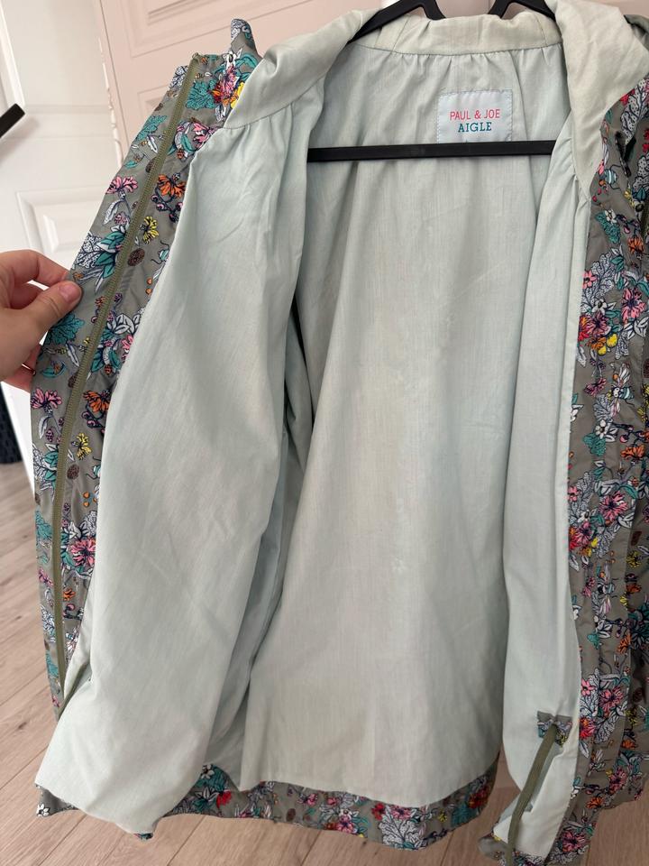 Женская куртка ветровка