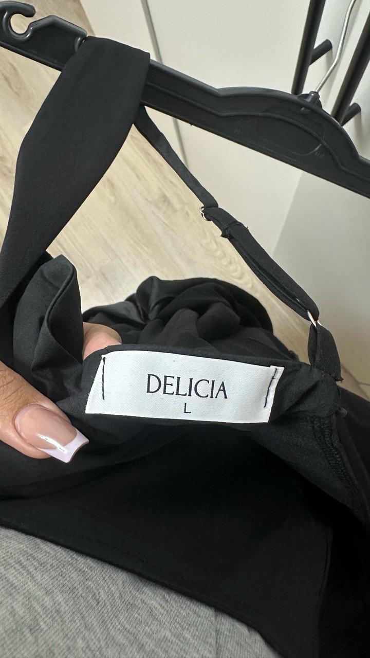 Платье “Isadora” Delicia в черном цвете.
