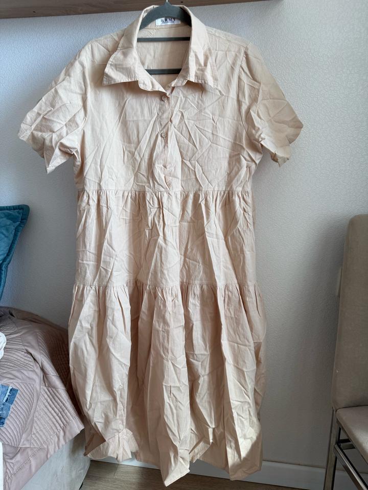 Бежевое платье размера Л