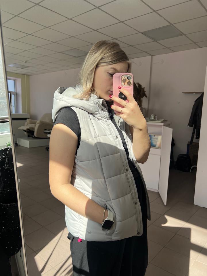 Серая жилетка