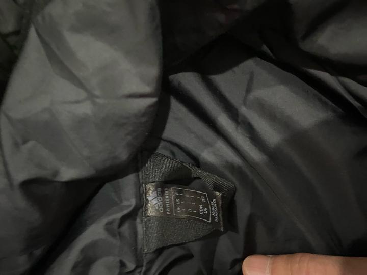 продам куртку adidas
