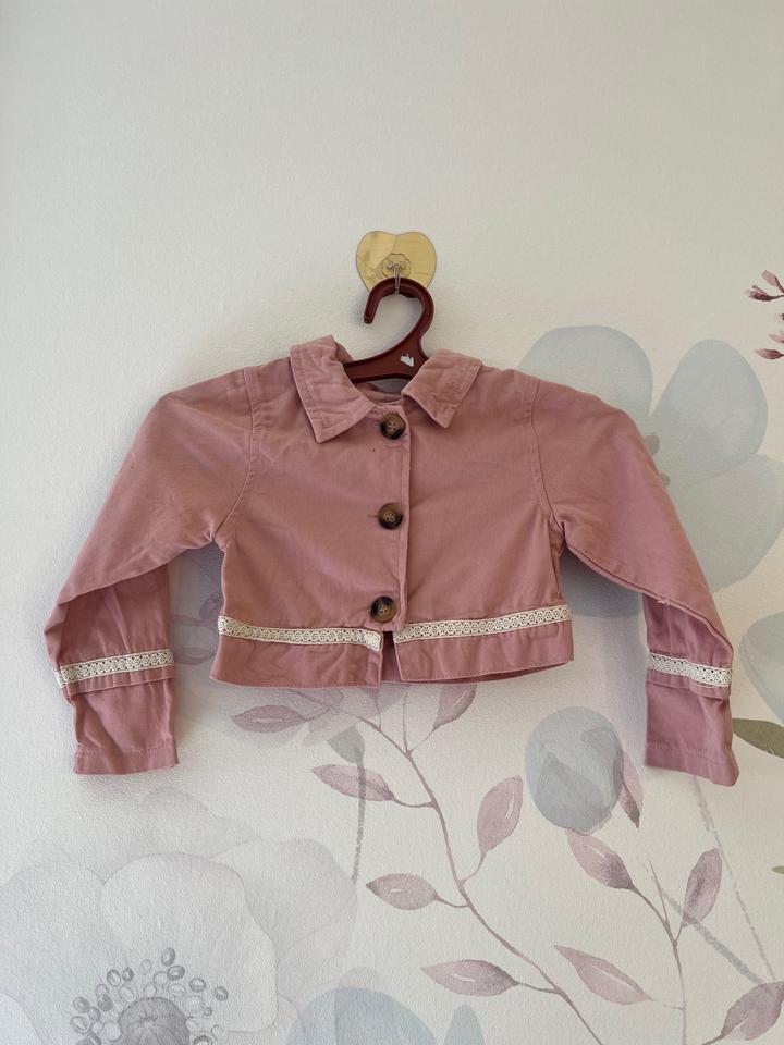 Легкая укороченная курточка